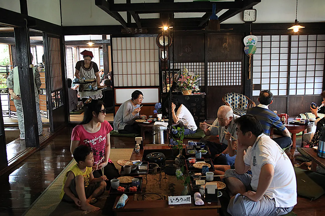 01茅ぶき山荘 格山