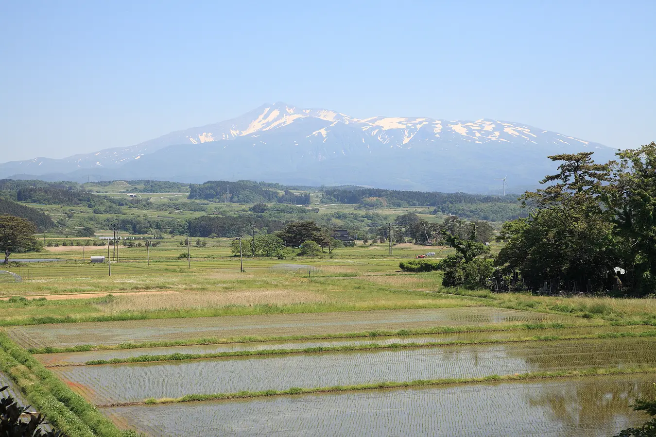 04水田と鳥海山