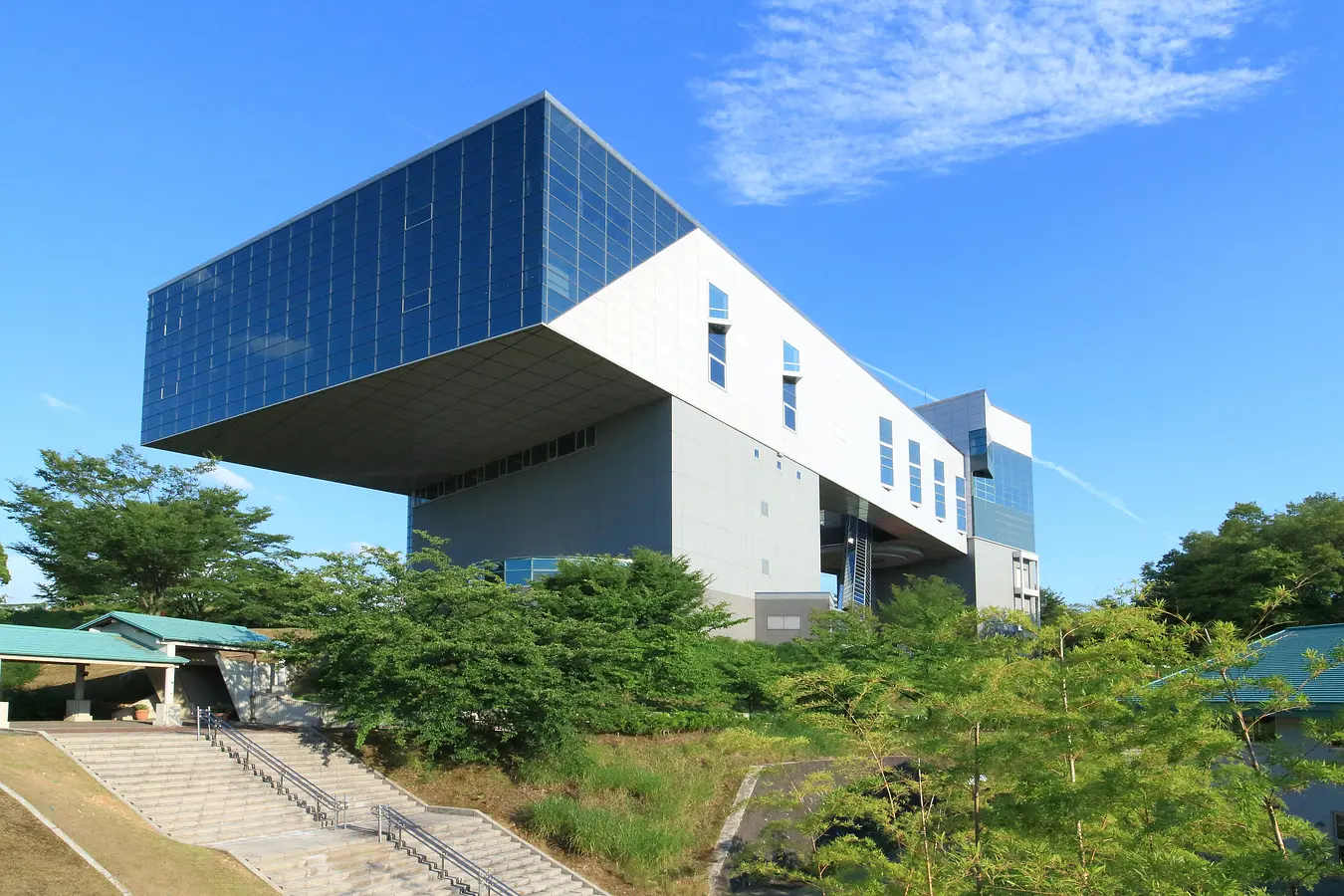 01秋田県立近代美術館