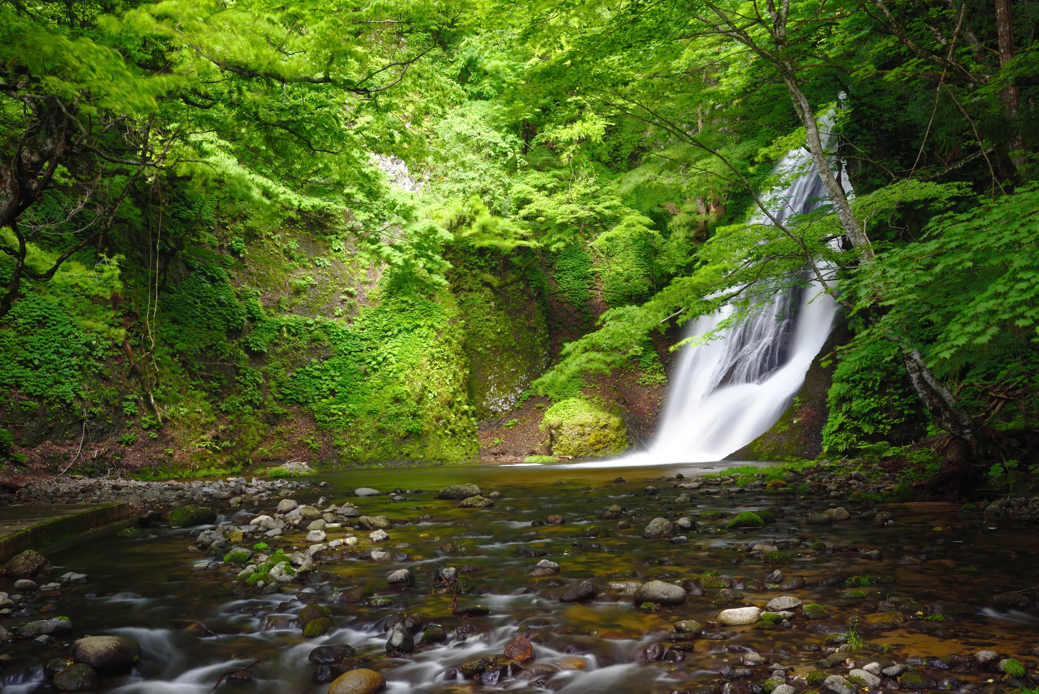 峨瓏の滝（がろうのたき）