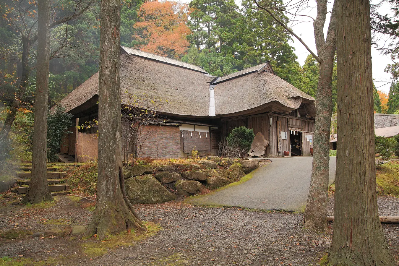 01男鹿真山伝承館