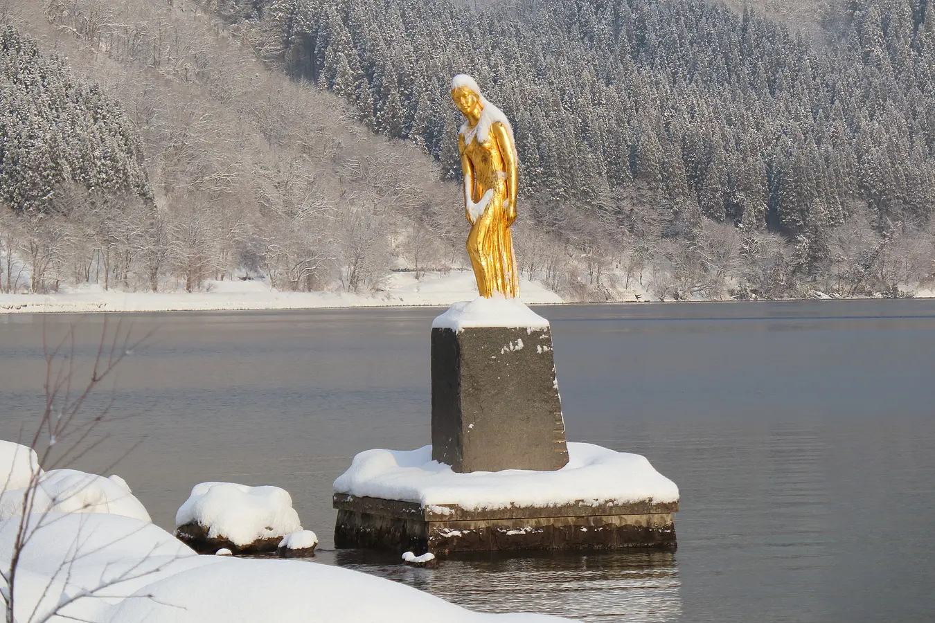 08田沢湖たつこ像