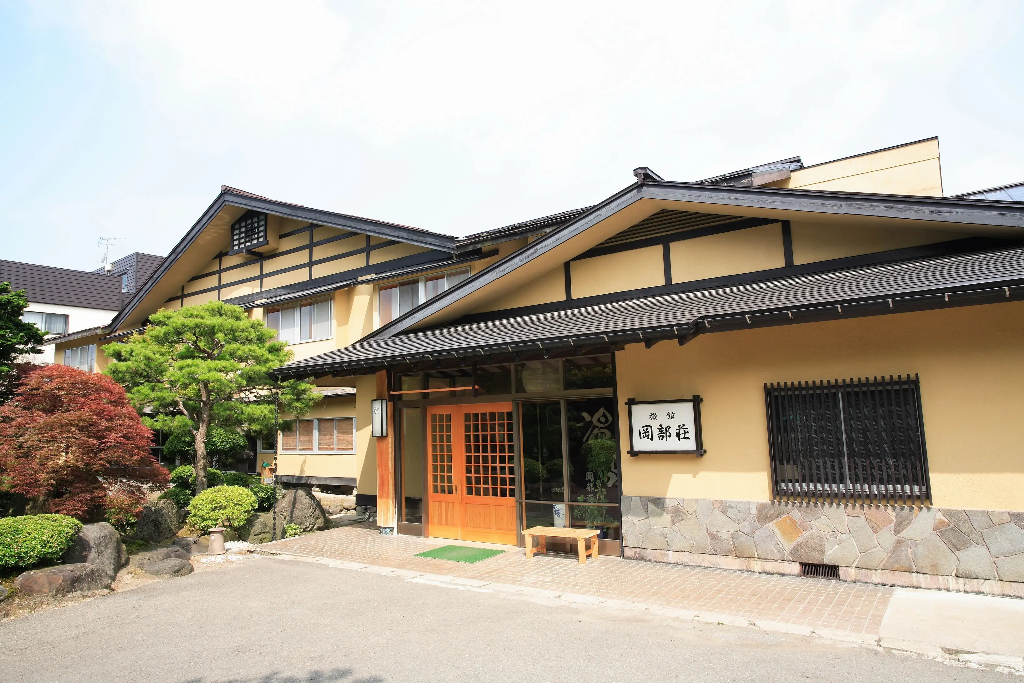 源泉かけ流しの宿　岡部荘