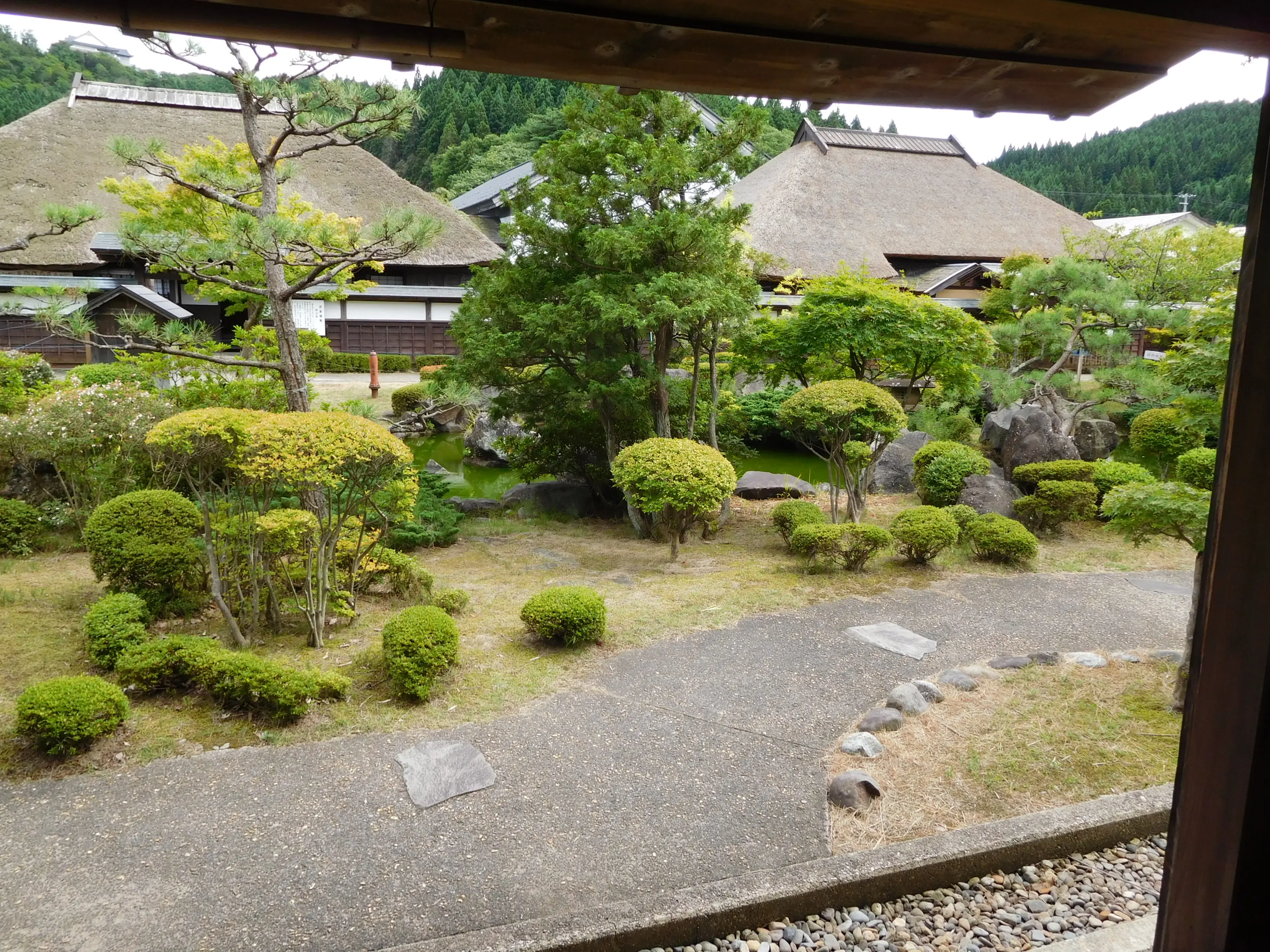 天鷺村（あまさぎむら）