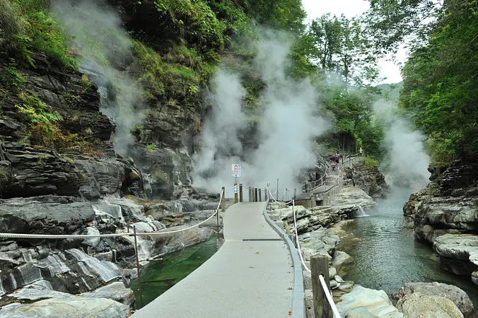 小安峡大噴湯