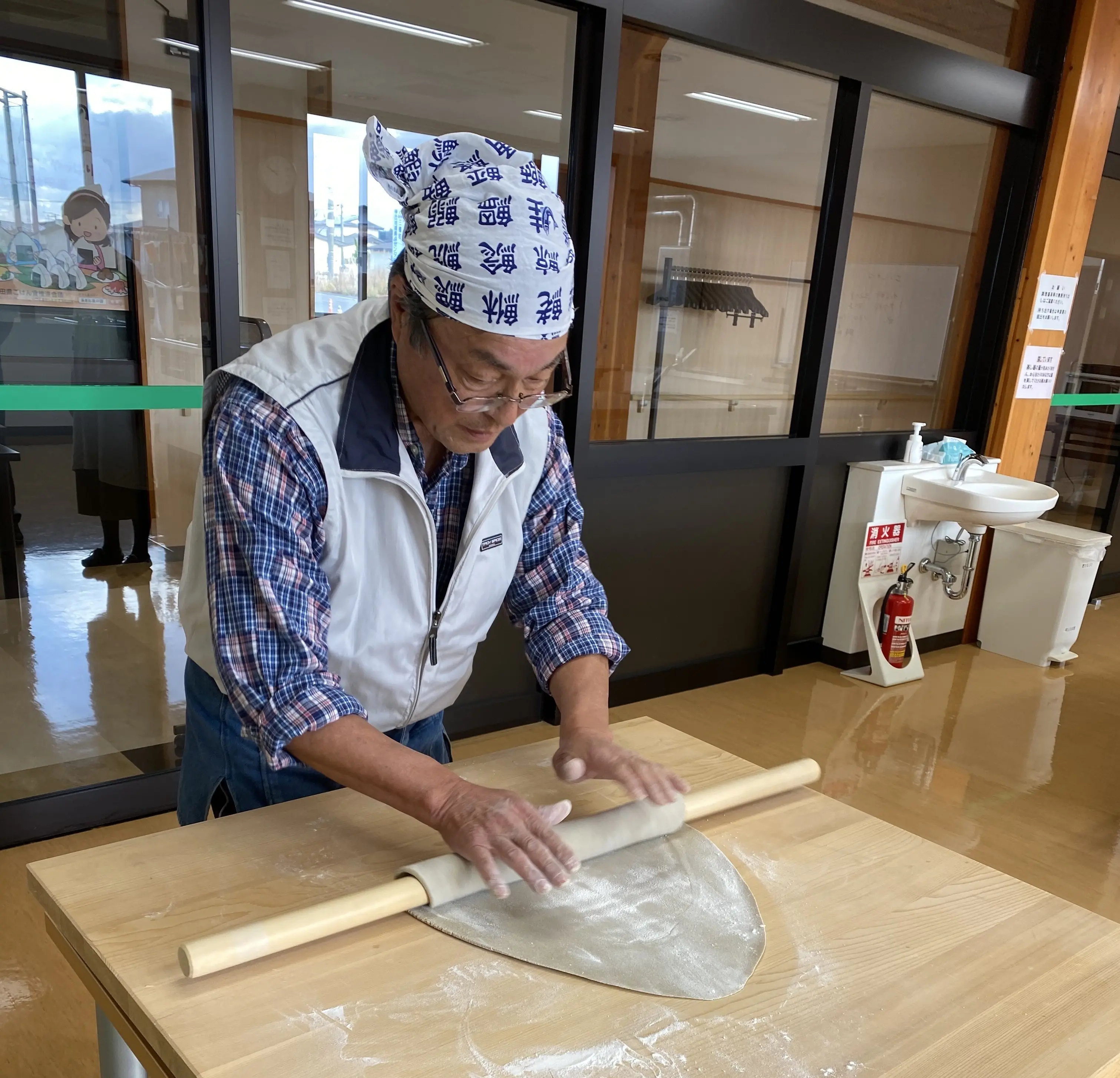 【秋田・三種町・そば打ち体験】自分で打った美味しいそばをその場で食べれる、本格的なそば打ち体験