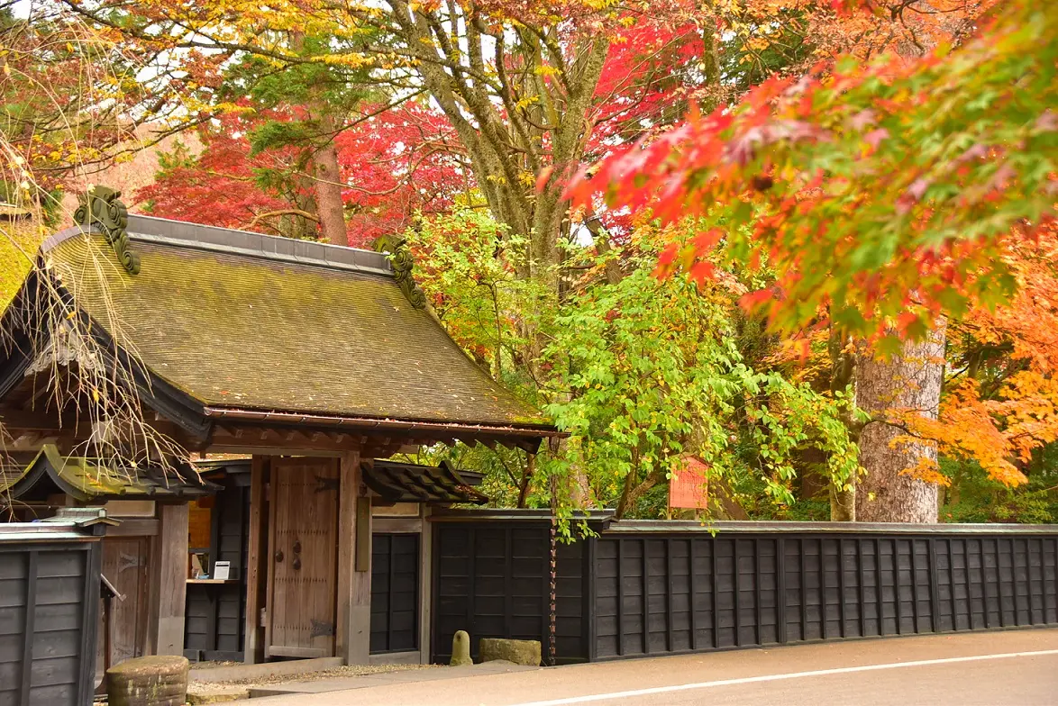 角館の武家屋敷通りの紅葉