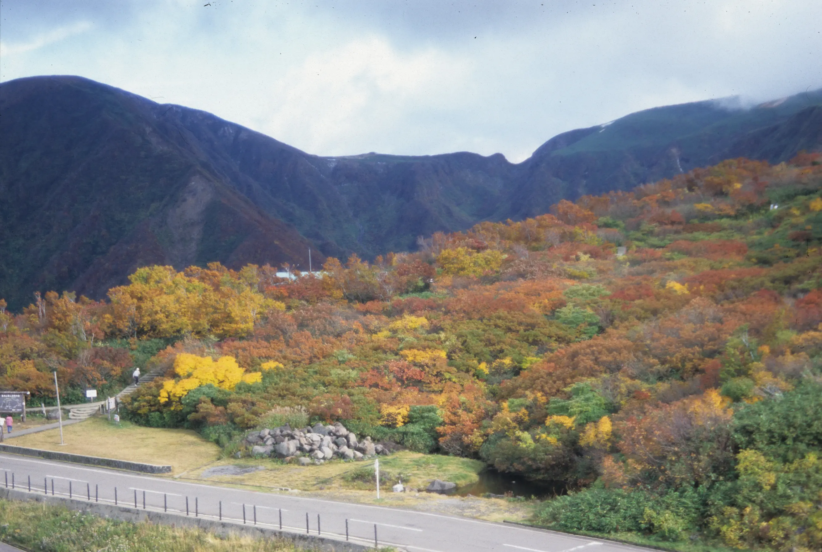 鳥海山鉾立の紅葉