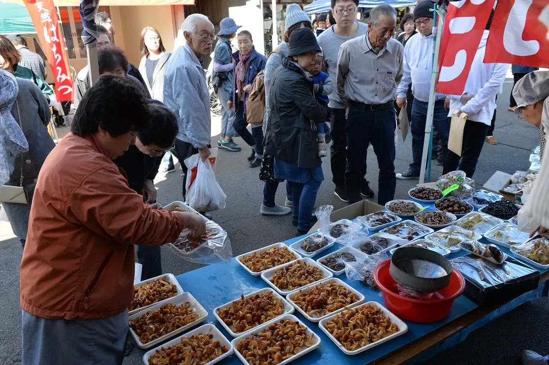 全国朝市特産市、秋の朝市きのこまつり【五城目】