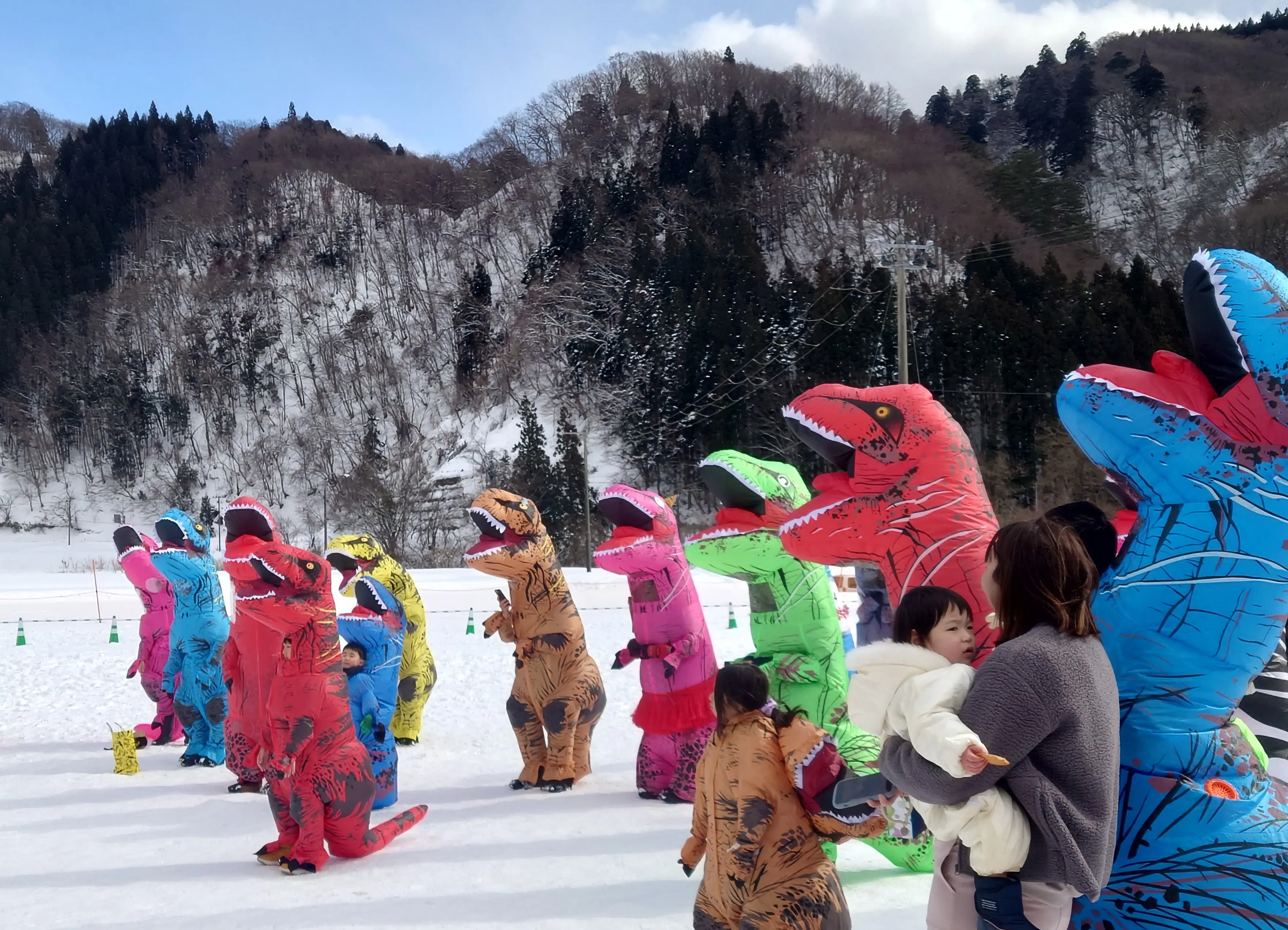雪上ティラノサウルスレース in 惣三郎沼公園【三種町】